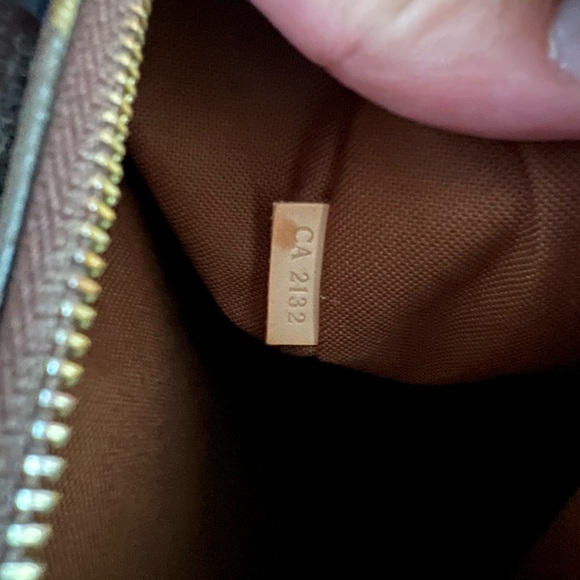 Louis Vuitton Cabas Beaubourg Monogram - Picture 8 of 10